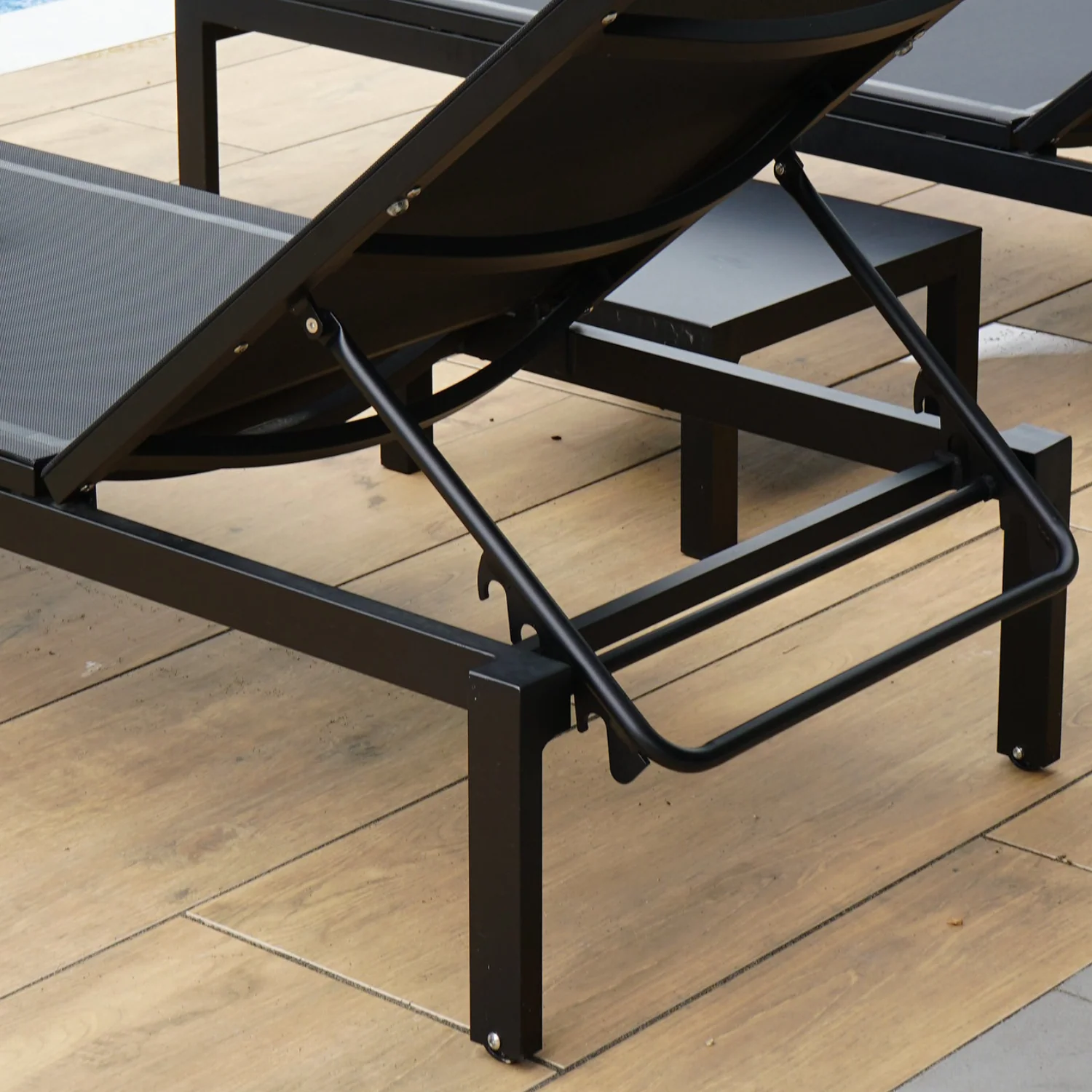Bala Black Chaise Lounge - Image 3