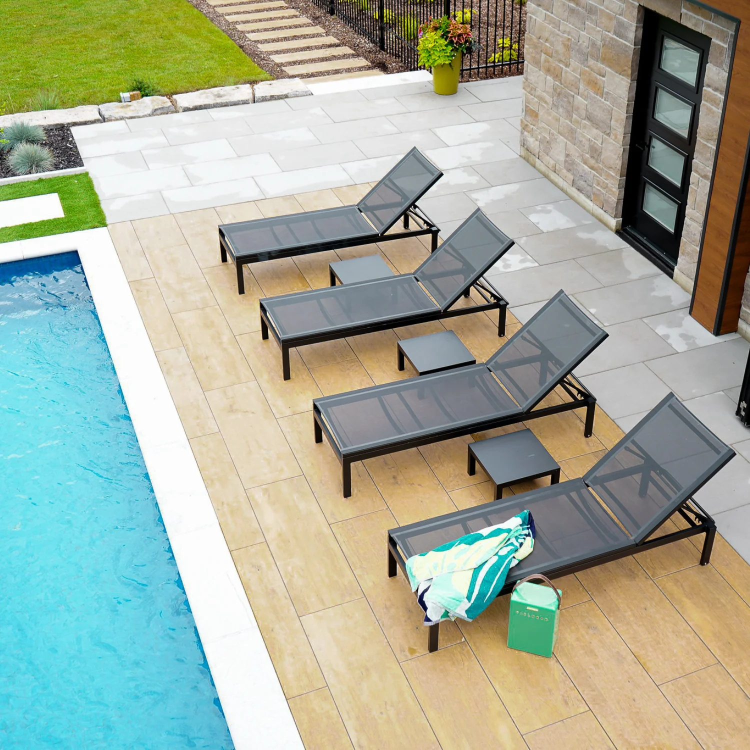 Bala Black Chaise Lounge - Image 4
