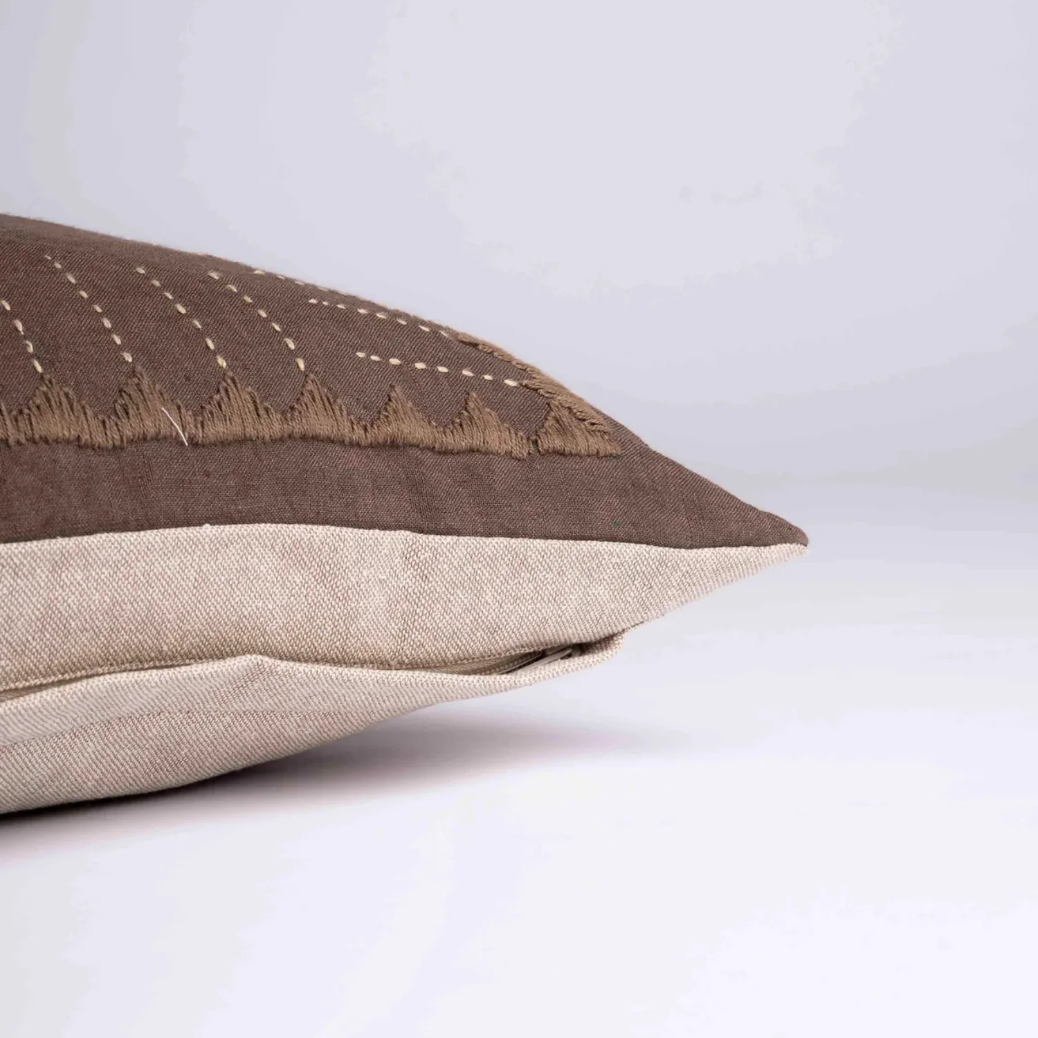 Belleterre Borders Linen Kidney Toss Pillow - Image 2