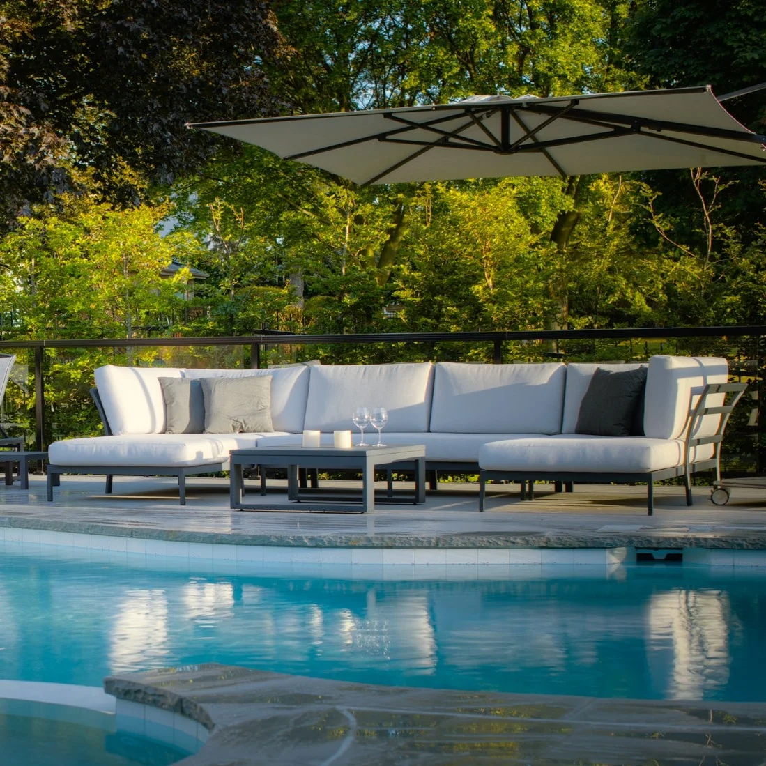 Contempo Settee - Image 3