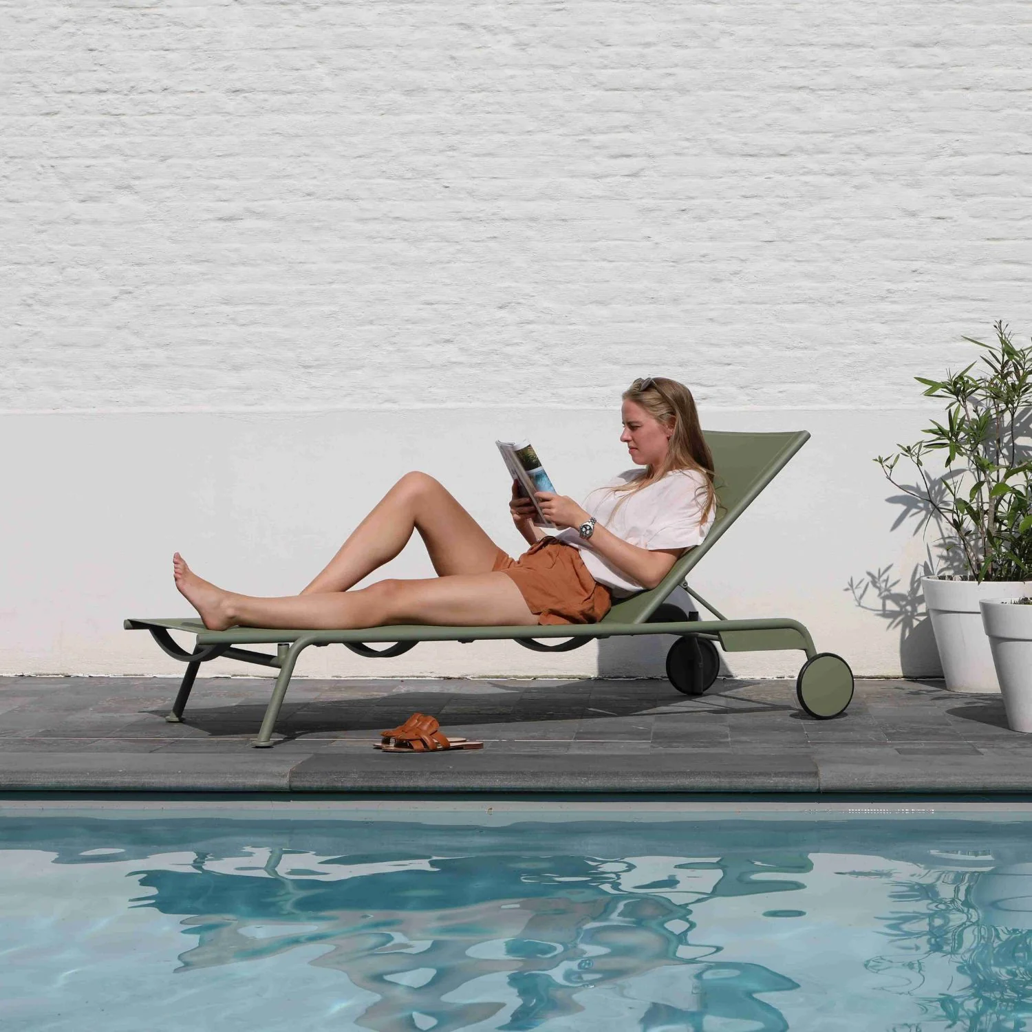 Davenport Green Sun Lounger - Image 2