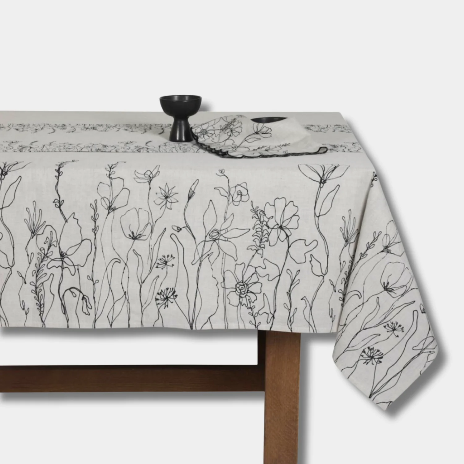 Flora Field Cotton Tablecloth - Image 4