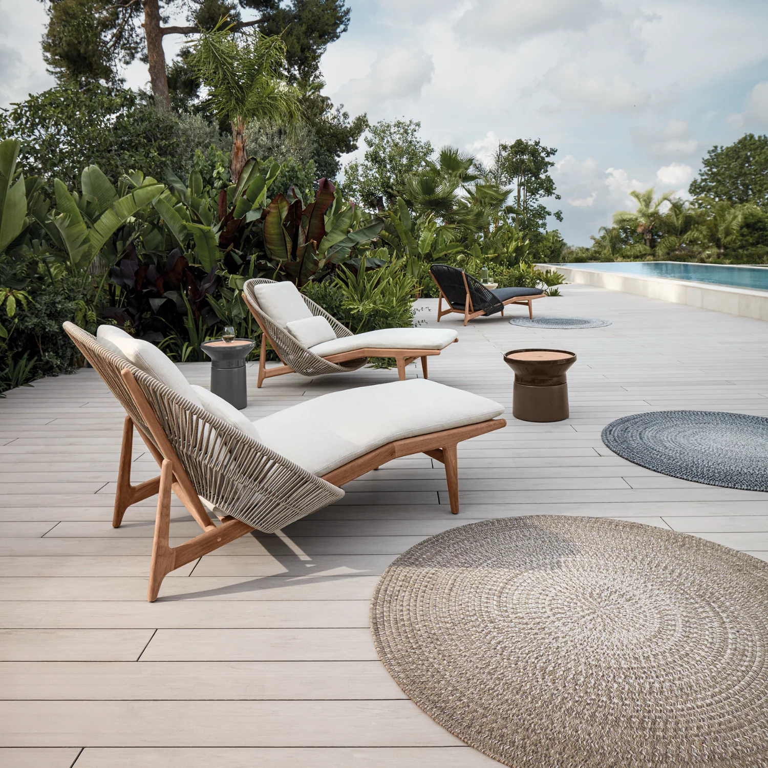 Gloster Bora Chaise Lounge - Image 2