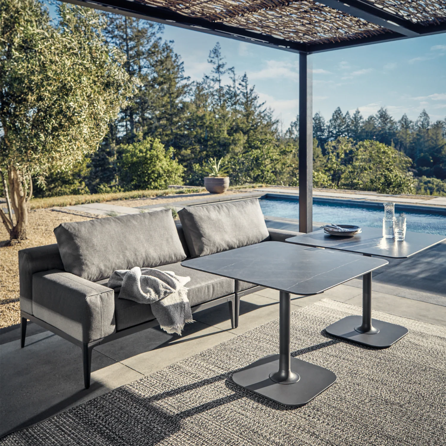 Gloster Grid Left/Right Dining Sofa - Image 3