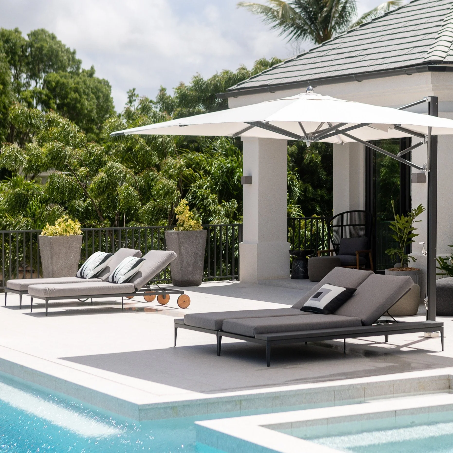 Gloster Grid Chaise Lounge - Image 4
