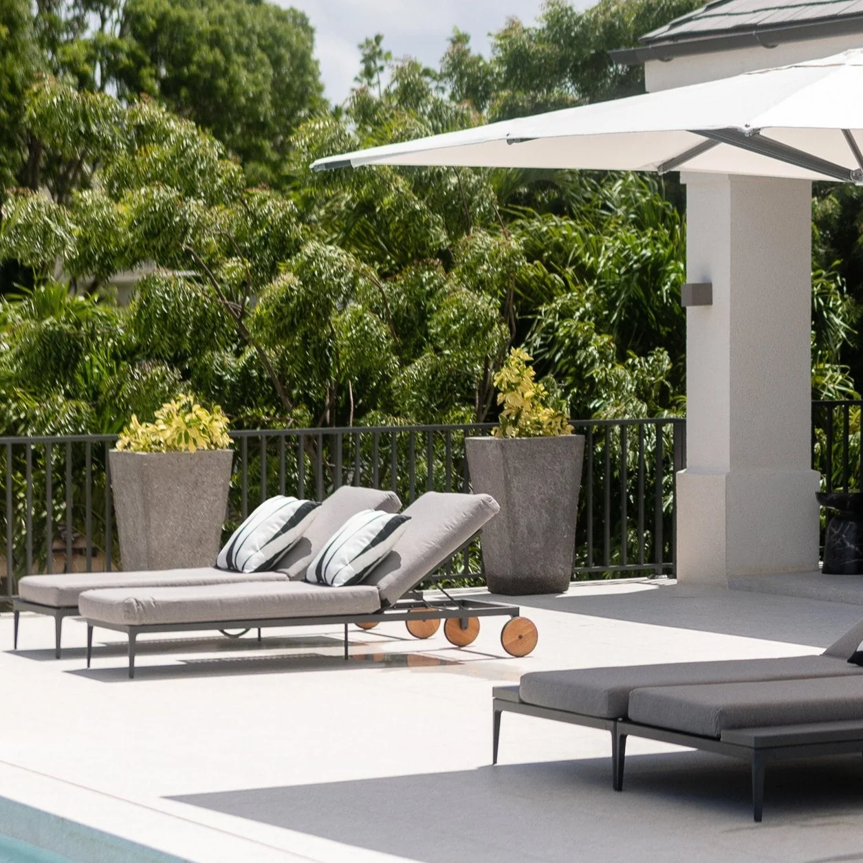 Gloster Grid Chaise Lounge - Image 5