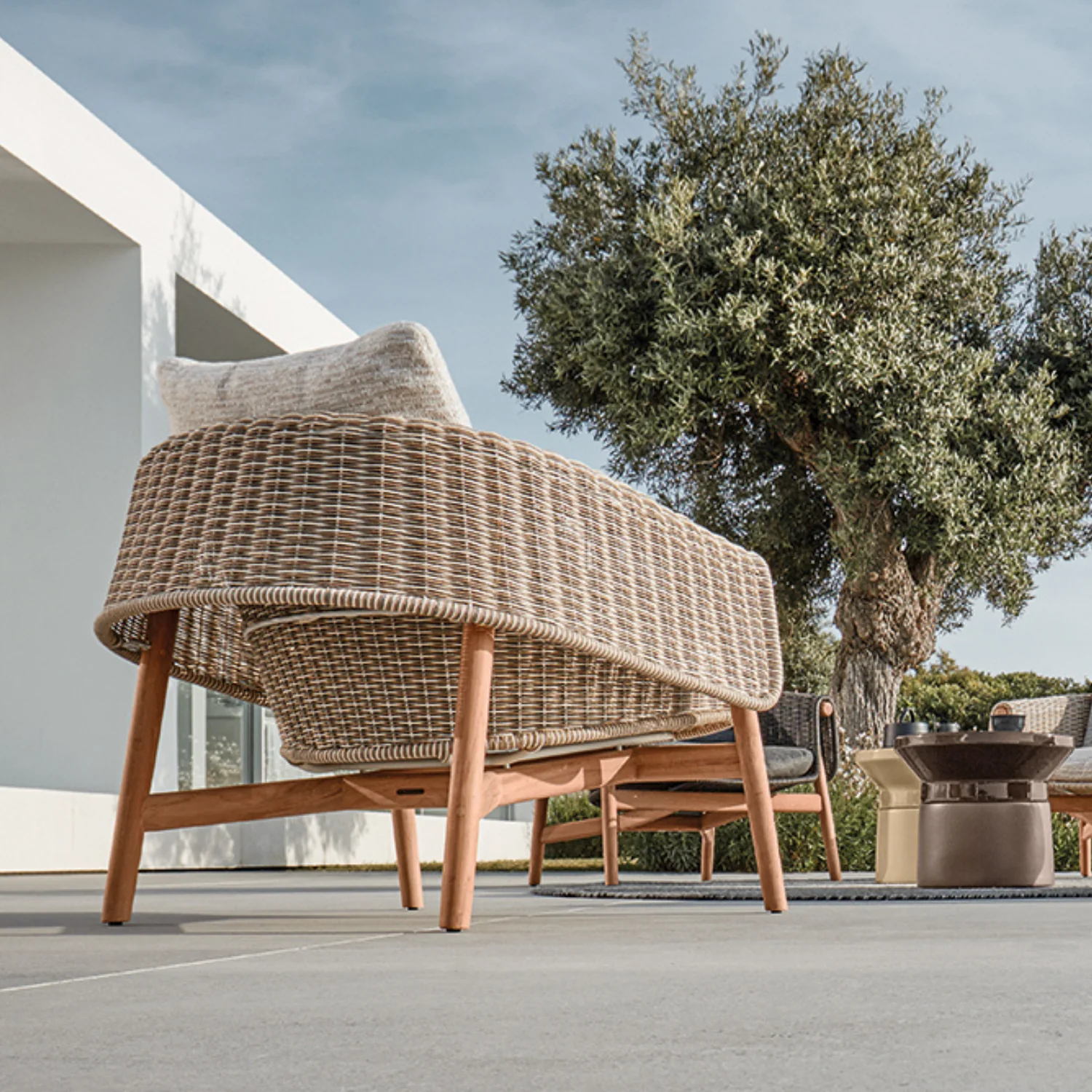 Gloster Wrap Lounge Chair - Image 3
