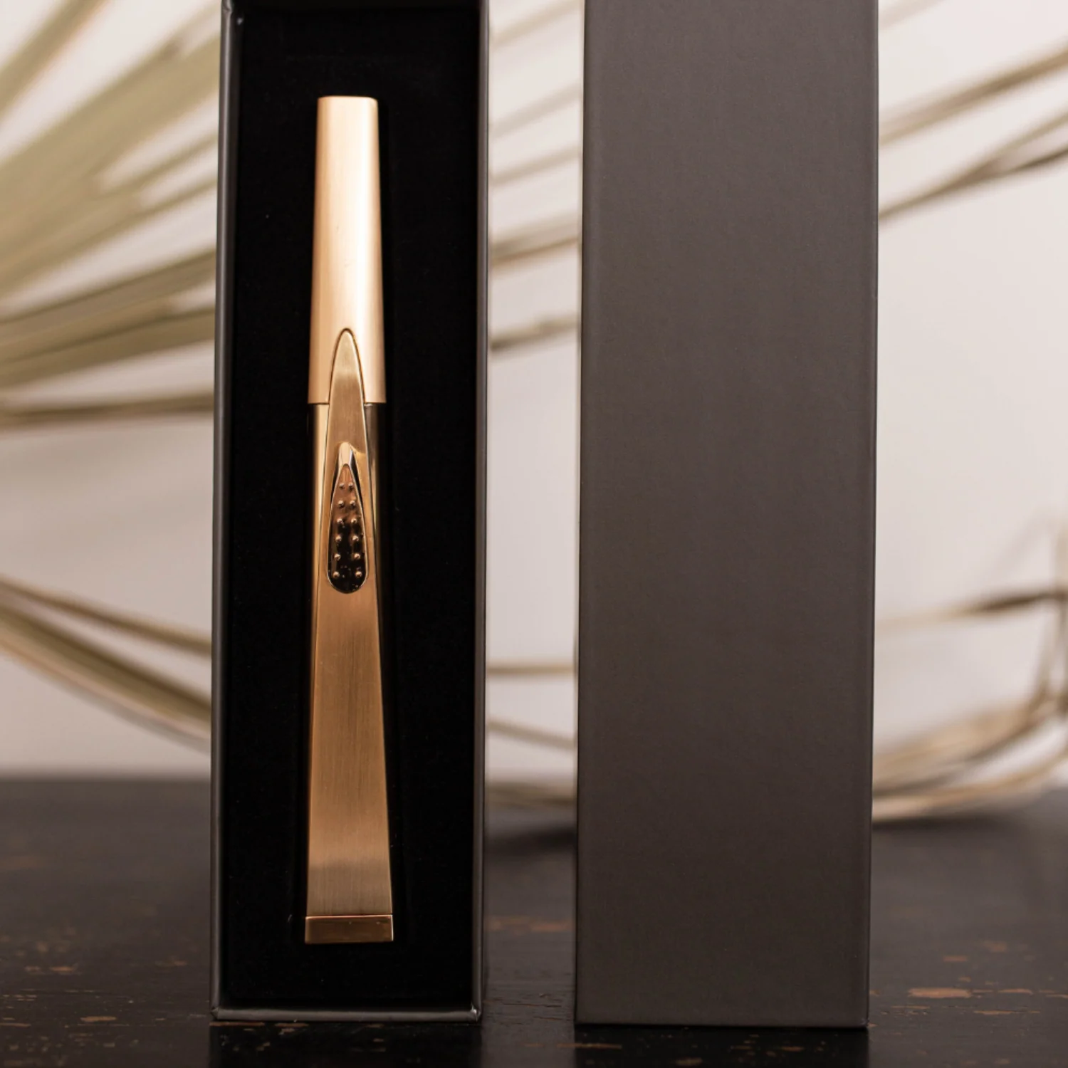 Lume Electric USB Rechargeable Gold Lighter - Image 4