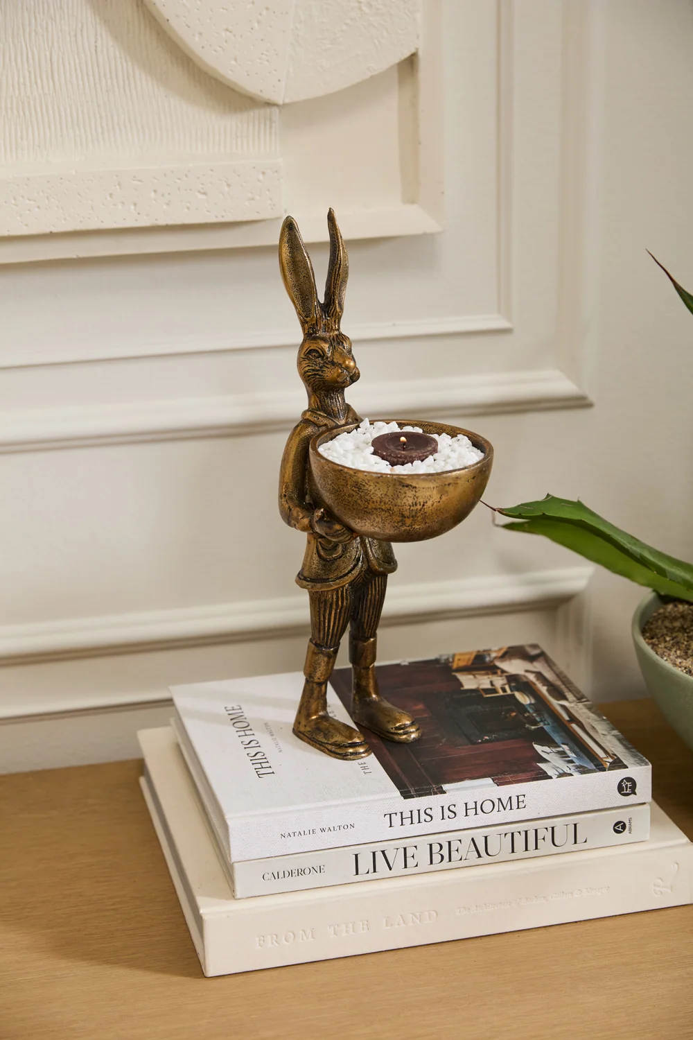 Whimsical Eric the Hare Dish Stand - Image 3