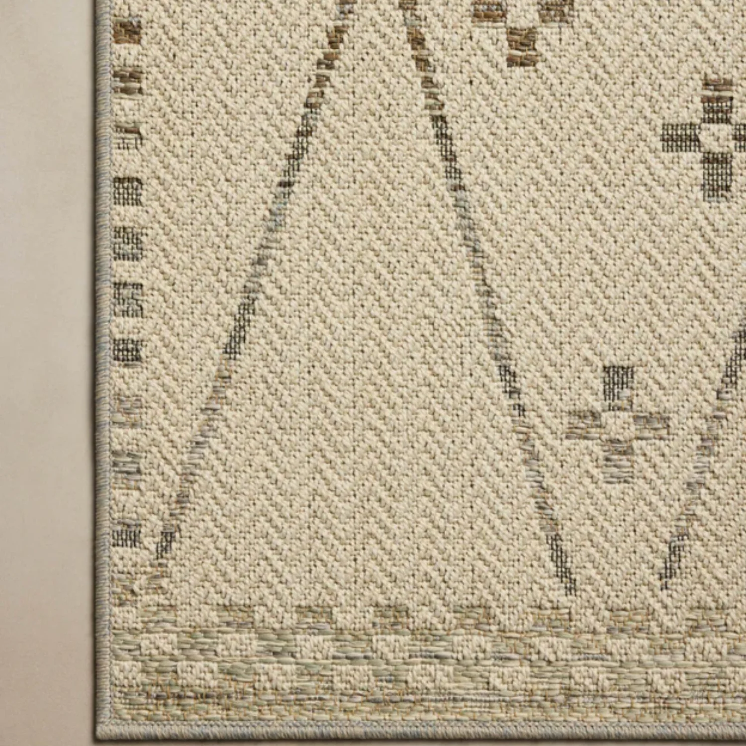 Loloi Saylor Ivory/Pebble Outdoor Rug - Image 4