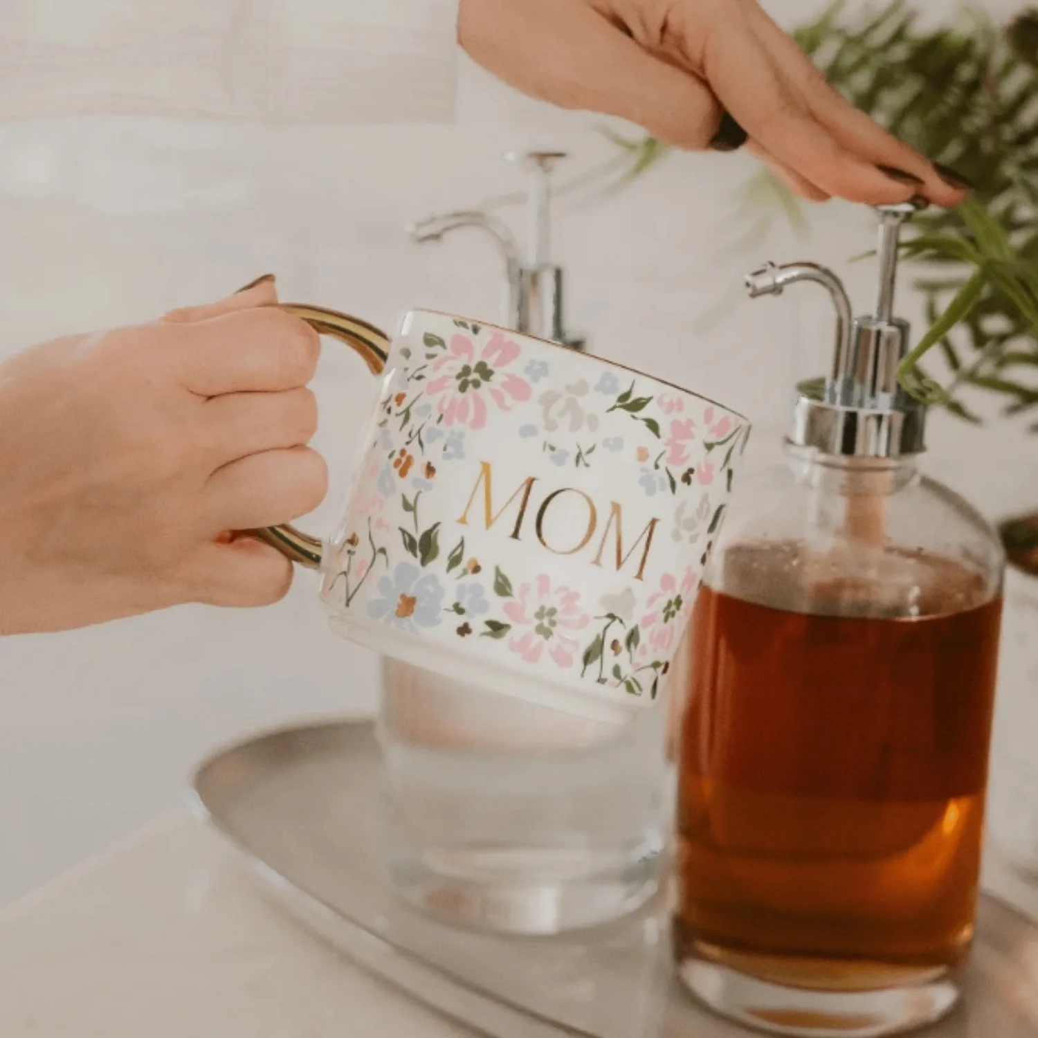 Mom Gold Pretty Petals Mug - Image 3