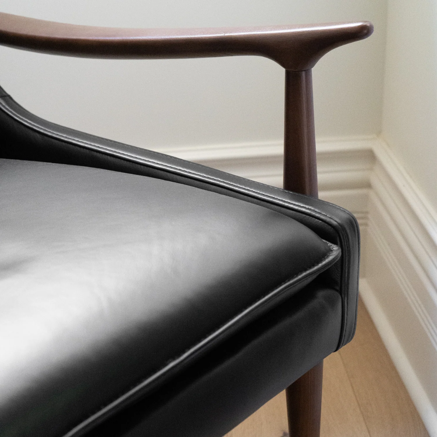 Nassau Lounge Chair - Onyx Leather - Image 6