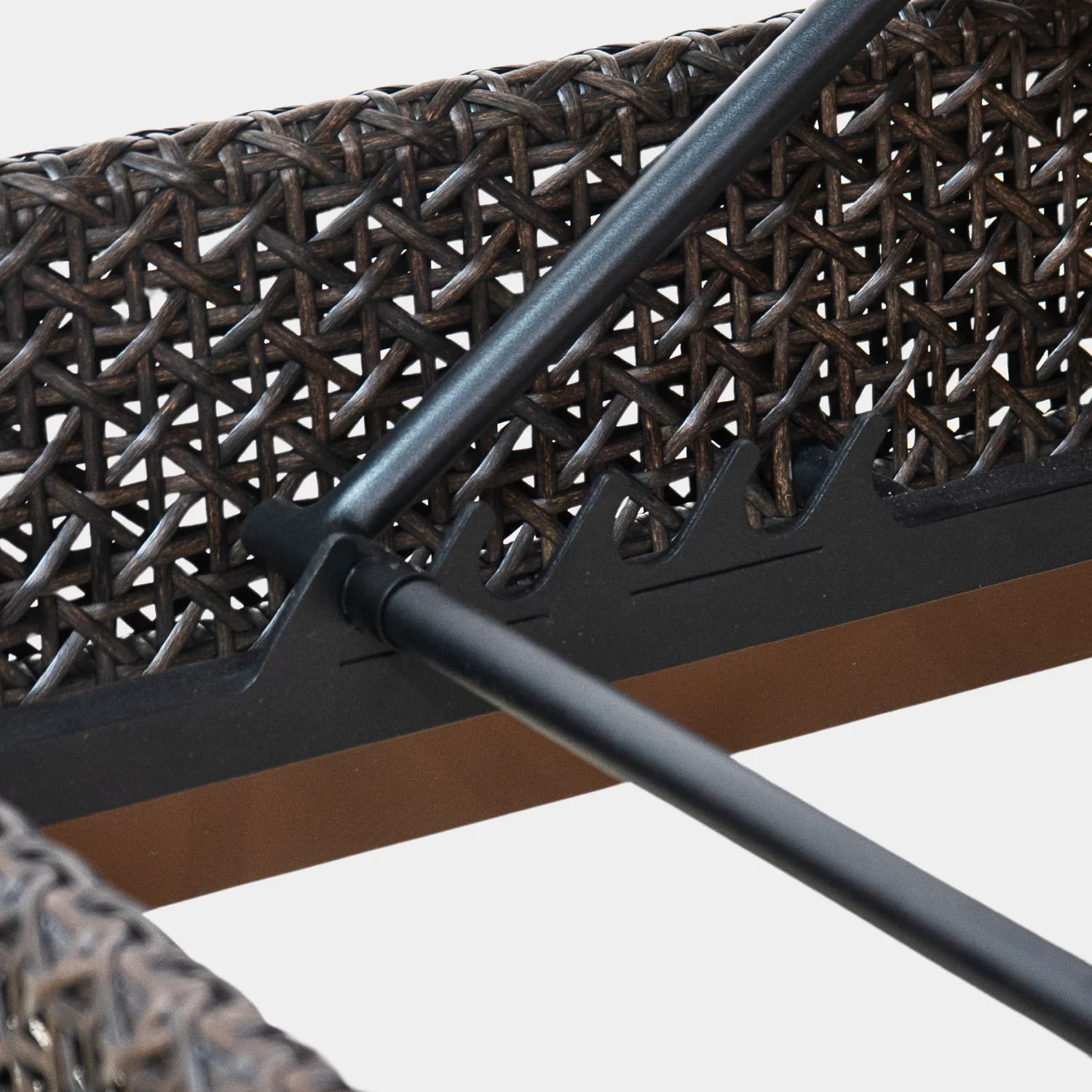 Nottingham Espresso Wicker Chaise Lounge - Image 4