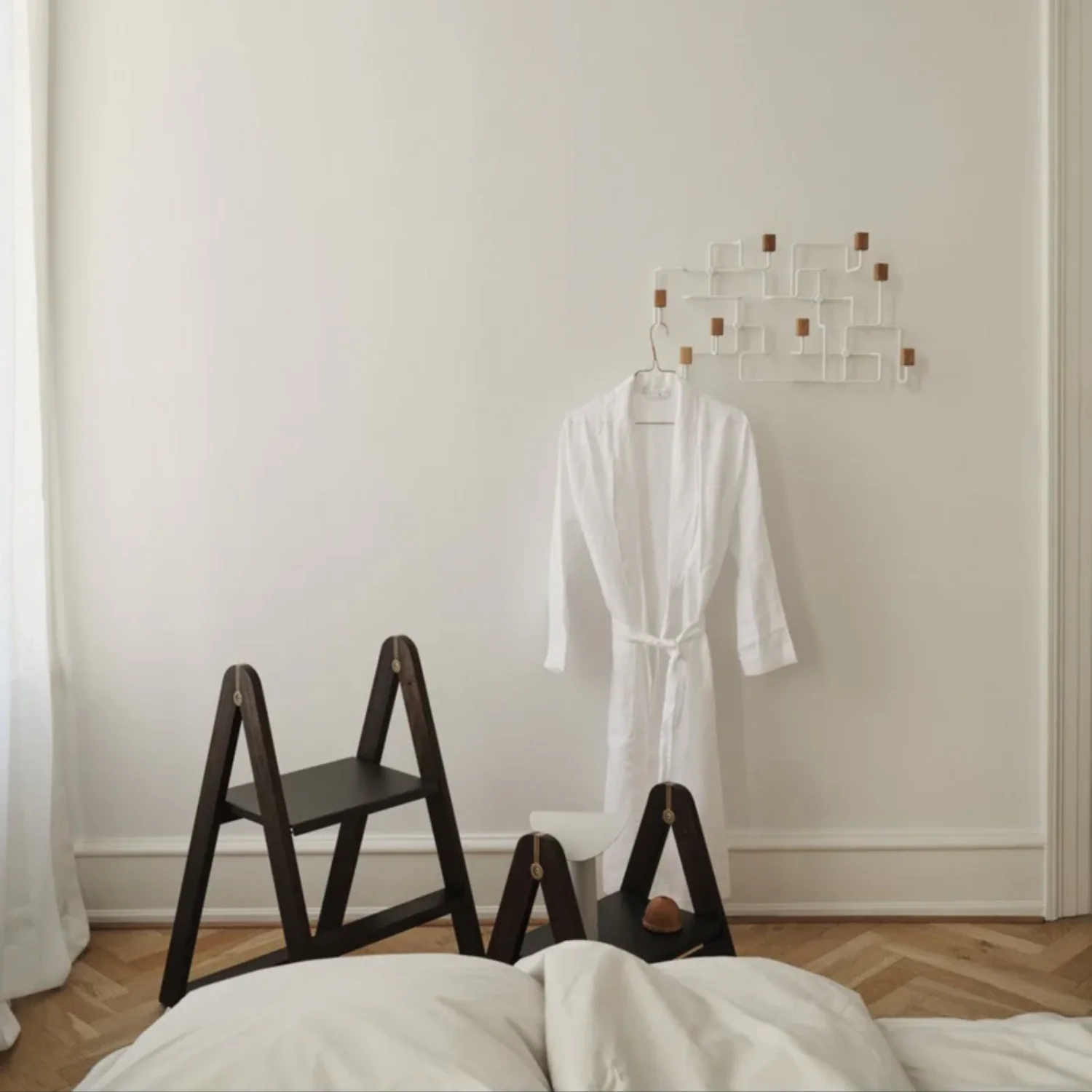 Reach Ash 28.5" Step Ladder - Image 3