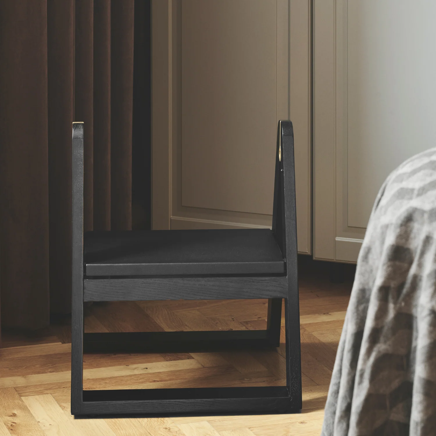 Reach Black 18.5" Step Stool - Image 6