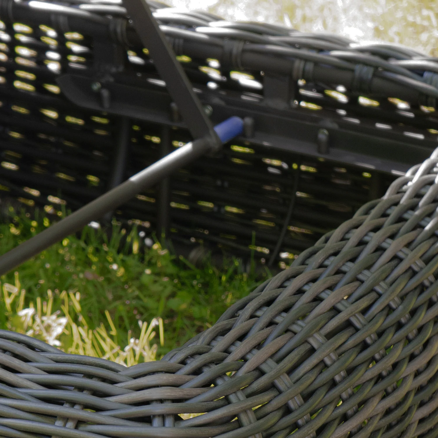 Sherbrooke Wicker Chaise Lounge - Image 3