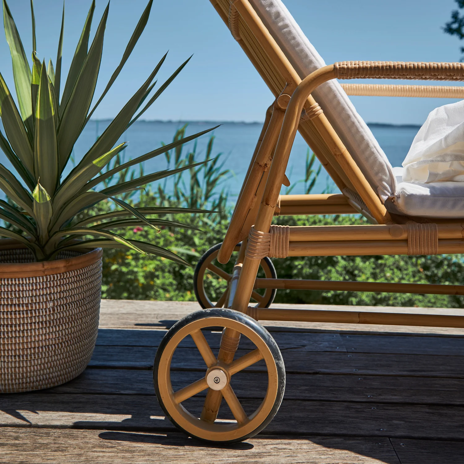 Venice Sun Lounger w/ Cushion - Image 3